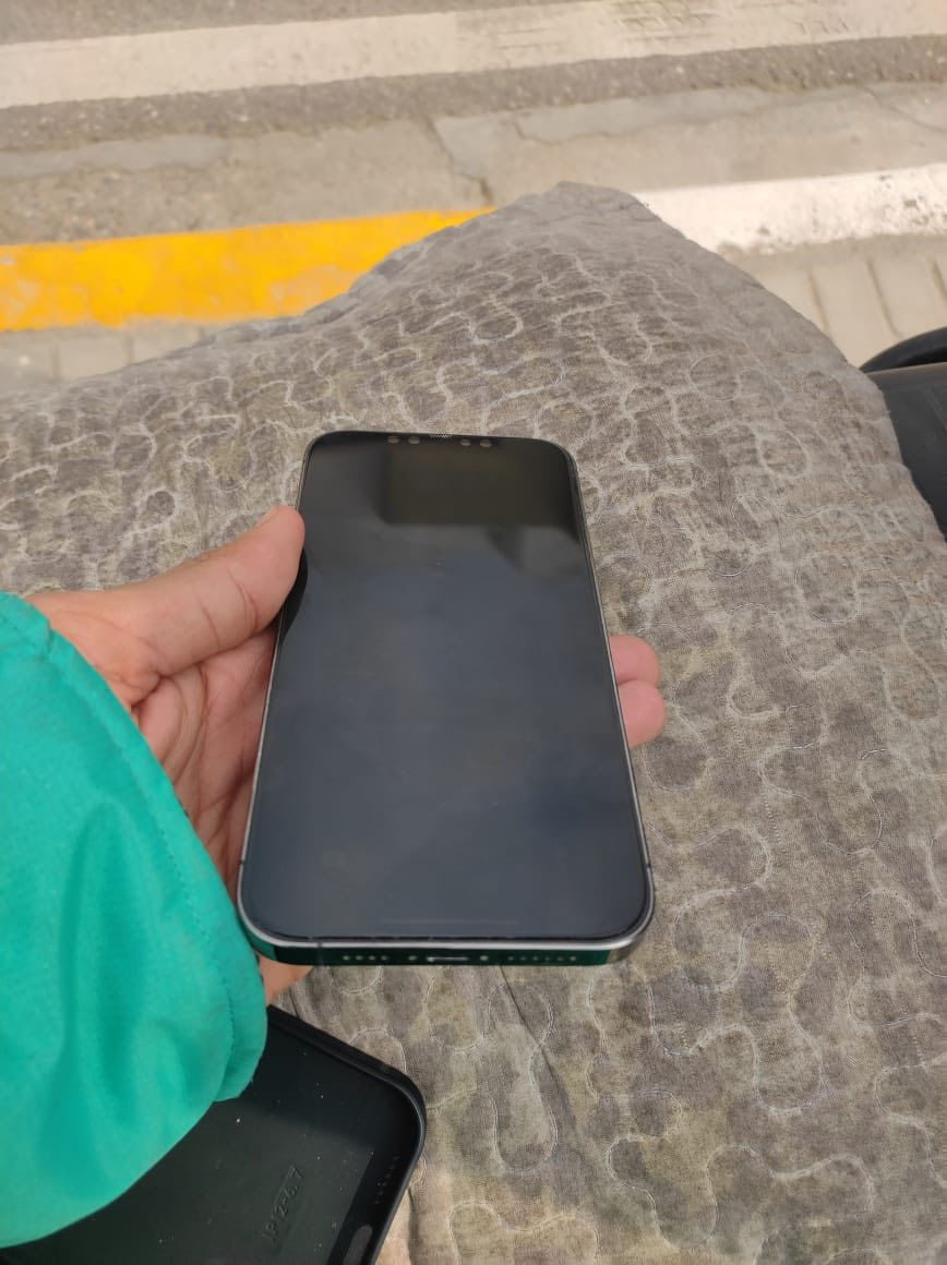 ايفون 12 برو ماكس 
نضيف كلش كلش 
بطاريه 85 ما مبدله ولا معلايه ولا شي 
جهاز بعده عل بلاد 
ذاكره 256
جهاز نضيف ومال بيت 
مكاني بصره تنومه قضاء شط العرب 
يوجد توصيل بغداد فقط 
"مكلف بالنشر" غير متوفر ماسنجر فقط واتساب 
*********** رقم صاحب المباي 
سعره 550 الف دينار عراقي 
او مراوس بمبايل الترا 23 او 22
