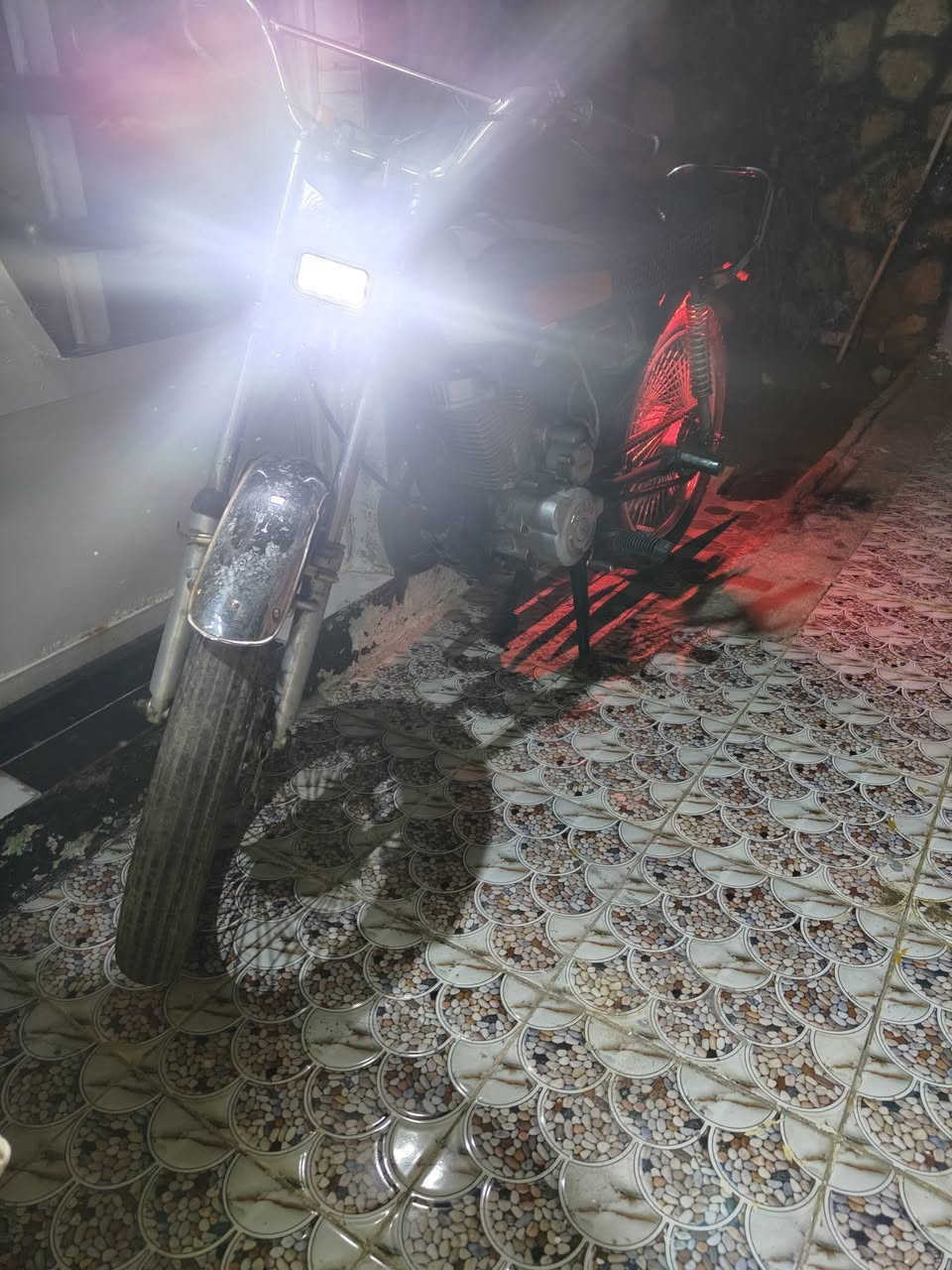 السلام عليكم دراجه ارشا للبيع محرك ستوته موديل 20 وعارضينها للبيع سعر على رقم وتصل وبخدمتك ***********
