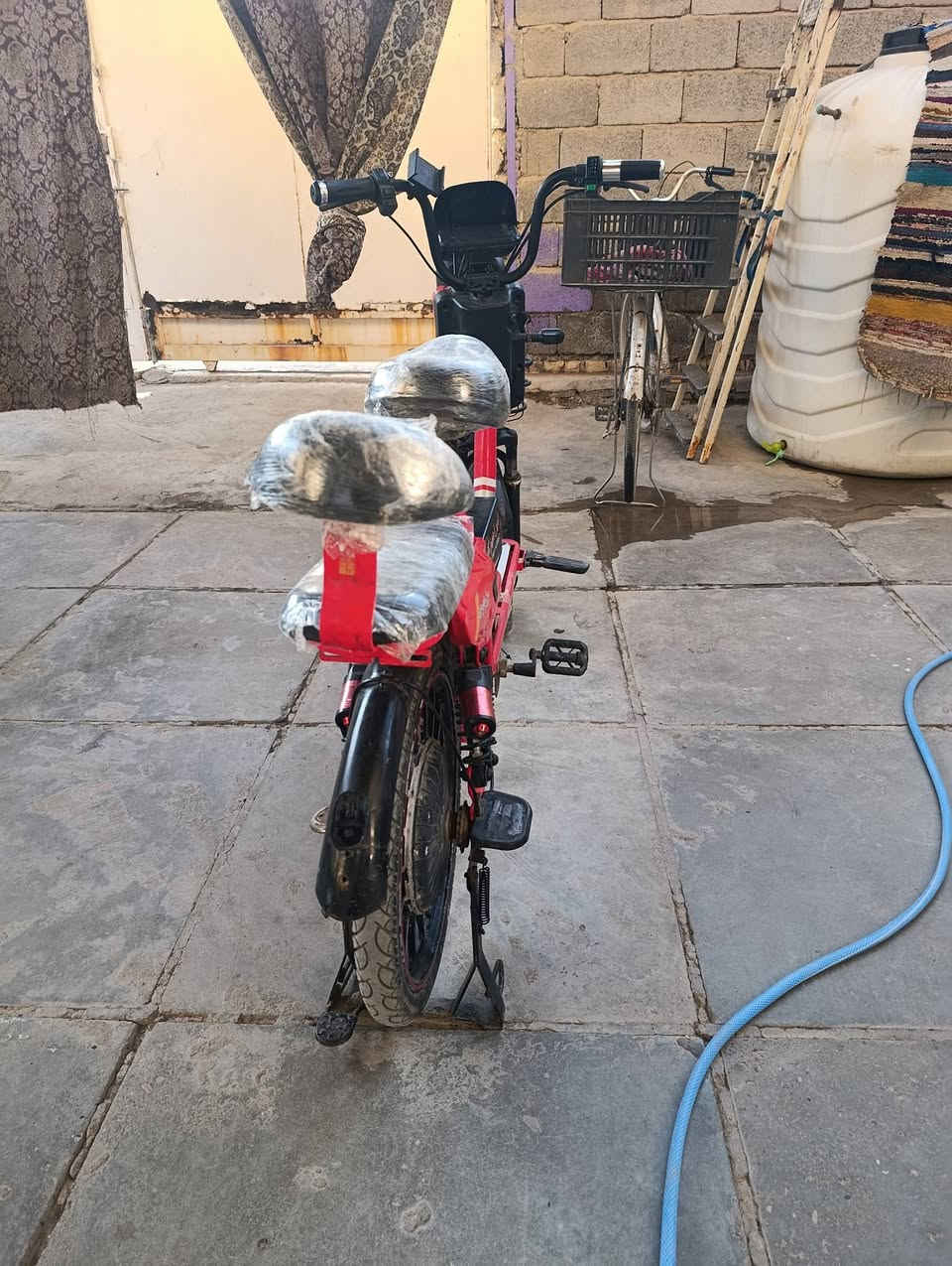 السلام عليكم ورحمة الله وبركاته دراجات شحن للبيع موديل 23 بطاريات فول مواصفات كهربائيات كلهة شغالة السعر 200وبيهة مجال قليل  المكان ديالى بعقوبةبهرز اي استفسار على هذا الرقم ***********
