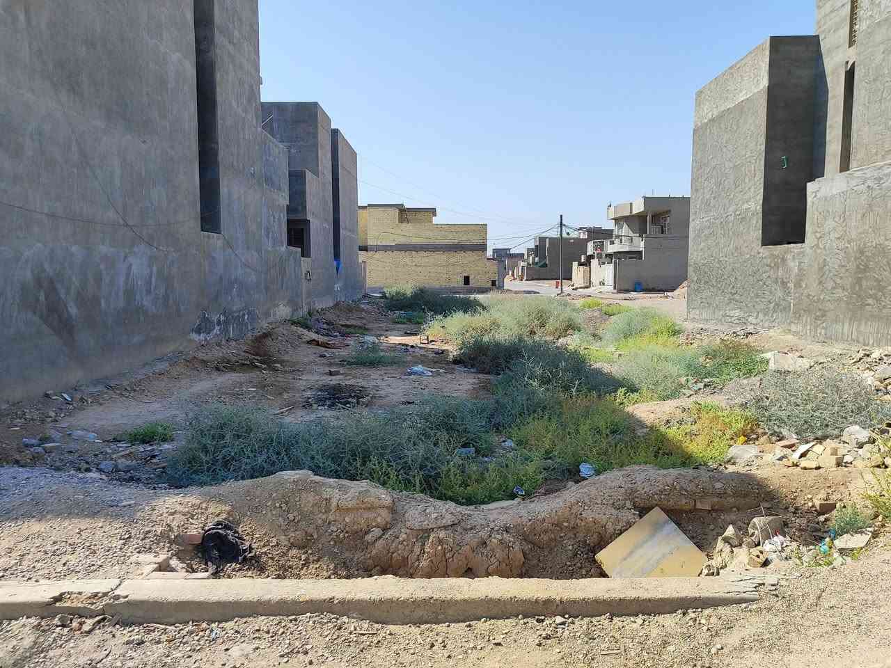 السلام عليكم اخوان قطعه أرض للبيع طابو صرف في منطقه المدائن منطقة كامله من الخدمات  مساحتها 150متر الواجهه 7ونص النزال 20متر منطقة سكنية وقريبه على مرقد سلمان  المحمدي الاستفسار مراسله الصفحة او الاتصال على الرقم التالي ***********
