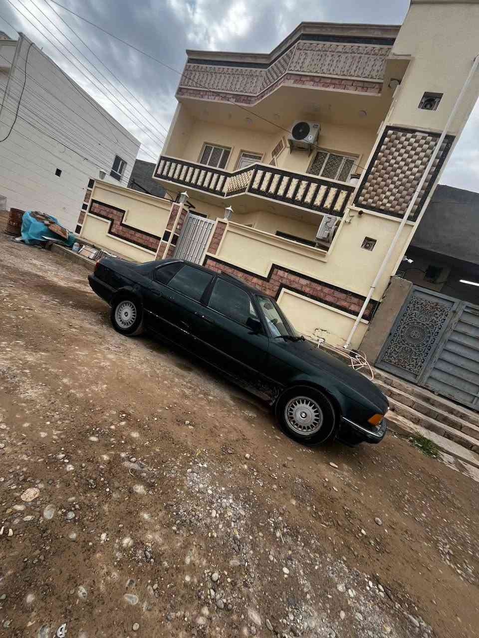 السلام عليكم بيئم 730 للبيع سعر 30 وبيها مجال شي قليل (مكاني تكريت) محرك بيئم محور  6 سلندر موديل 1994 رقم بغداد شرط تحويل فتحه سلايت لون زيتوني دبل ايرباك غرفتها جديد جلد كير اوتماتيك كشنات هيترات جلد تحكم كهربائي السياره مالت بيت انطيك بيها شرط محرك وكير استفسار اكثر 
***********
