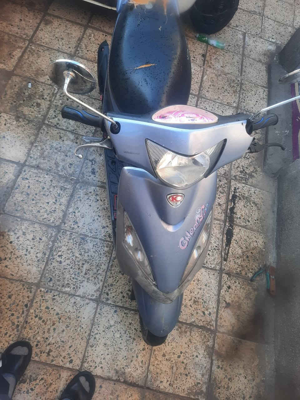 السلام عليكم دراجه ماكس منغولي سرعته 80 ..دراجه نظيفه عوزه بس الباتري ينشحن تشتغل نكره الهندر..لاغيه..دراجه متروكه...سعره 350وبيه مجال قليل...مكاني الشعب سبع قصور..***********
