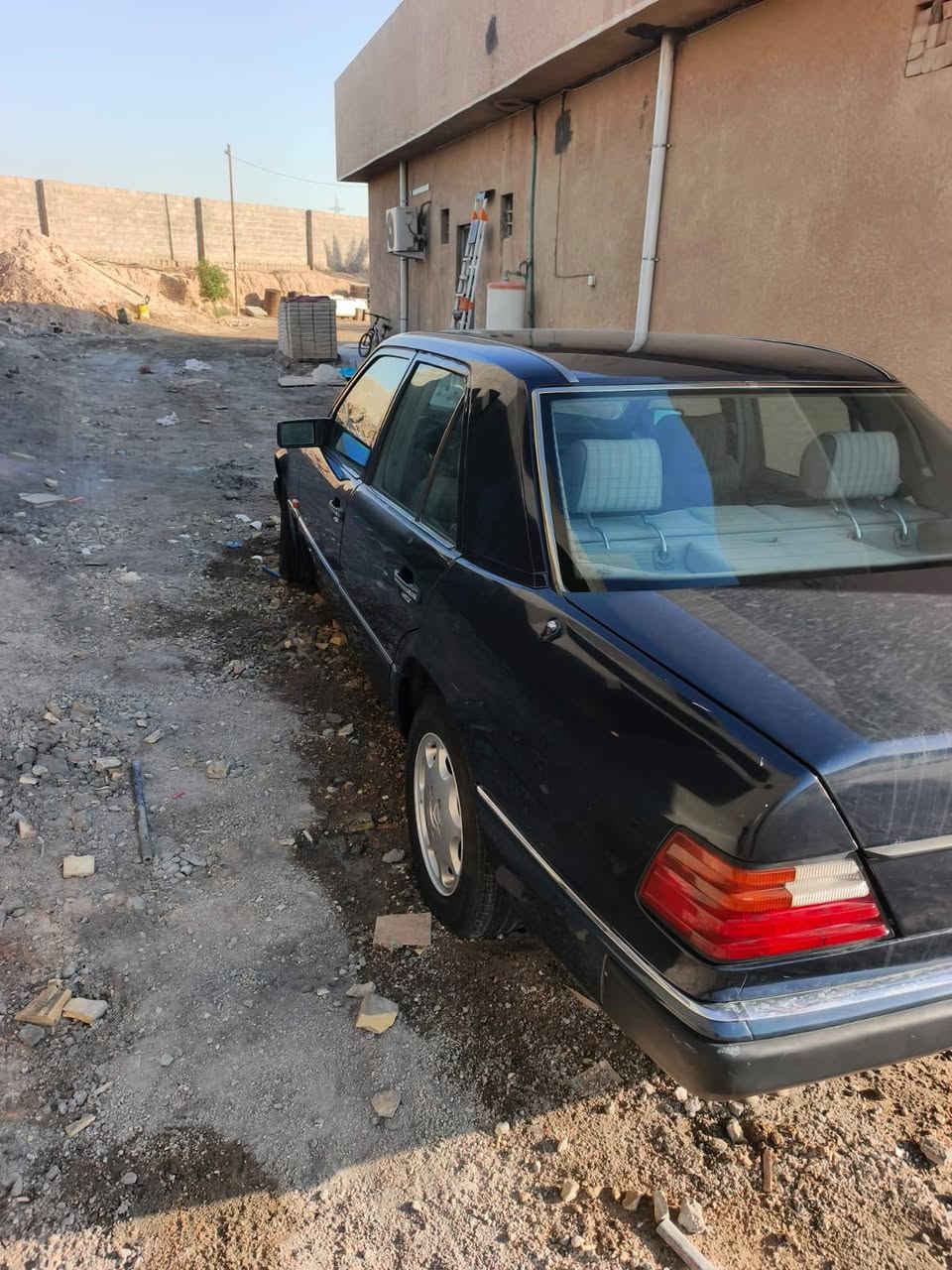 السلام عليكم للبيع مارسدس دب مديل ٩٠ كله ع البلاد قواعد دبلات بلاد مكفوله كير محرك تخم تاير للستفسار ***********
