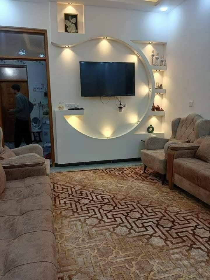 السلام عليكم  دار للبيع يحتوي على ٤ غرف نوم و٣ حمامات مساحته ١٠٠م واجه ٦ وربع ونزال ١٦  سند٢٥ بأسمي  ومسوي بي اقرار محكمه وشاد ميزانيه كهرباء  موقع الدار  في الدوانم مجمع الأجيال للتواصل موجود على الخاص او على الرقم ***********
