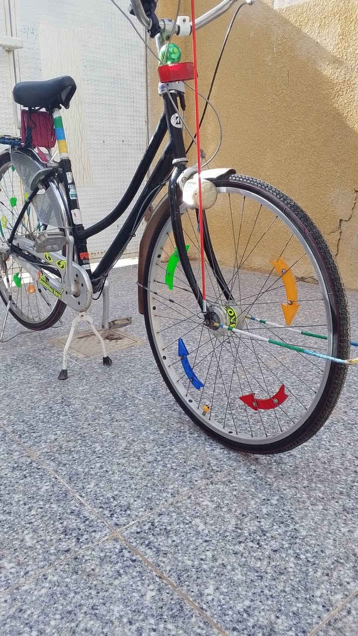 السلام عليكم بايسكل للبيع حجم 27 ياباني نضيف  نضيف مثل ماموضح بل صوره نضيف جمبازي غراضه كلهن جدد من تايرات من غراض تجي تشوفه  السعر 150 وبي مجال للتواصل *********** واتساب  مازنجر ماجاوبك ❤️❤️
