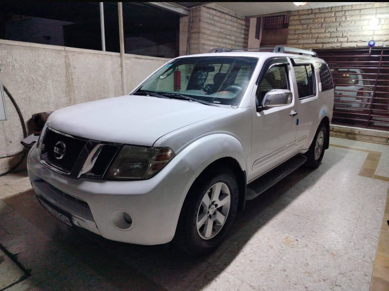 السلام عليكم بايفاندر 2008 وارد حادث جملغ دعاميه بعد بيه قطع صبغ موجوده بغداد الغدير سياره باسم عمي هاذا  رقم ابو احمد السعر 9000 دولار بيه مجال ***********
