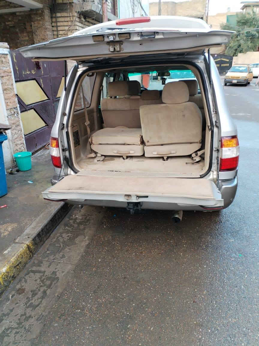 لاندكروز 2007 رقم بغداد بسمي  سياره كلش نضيفه كير محرك ممتاز ممتاز صدر خلفي امامي جديد
داخل صاج           بيها قطع صبغ جماليه اثر جراد 
ثلاجه جكمجه
فتحه سقف 
دبل تانكي 
باقي مواصفات معروفه 
العنوان بغداد البلديات 
رقم الهاتف ***********
العسر 157 وبيها مجال بصيط جدا
