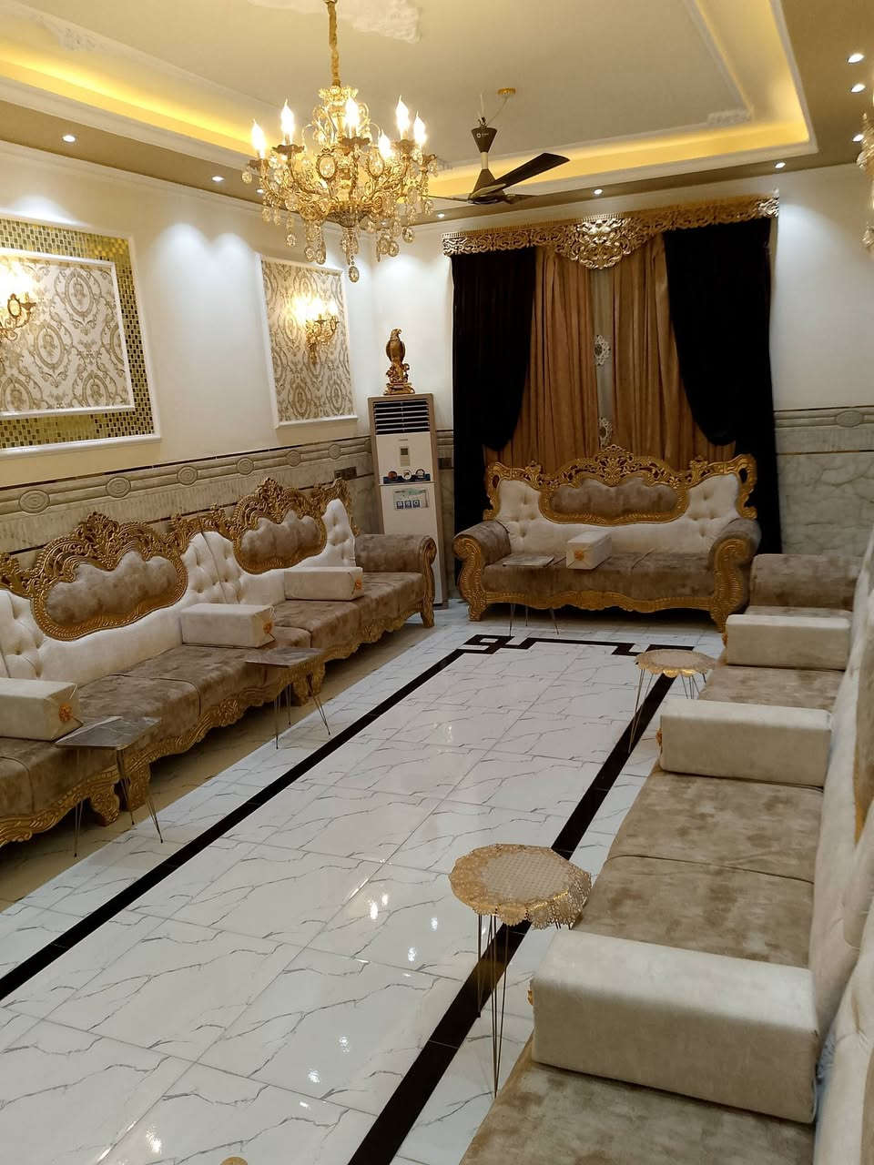 دار للبيع طابقين بناء حديث مساحة 200 متر العنوان طريق كربلاء طويريج قرب معهد الفني طابو زراعي سند 25       كافة الخدمات ماء كهرباء مجاري تبليط مدارس                 ***********
