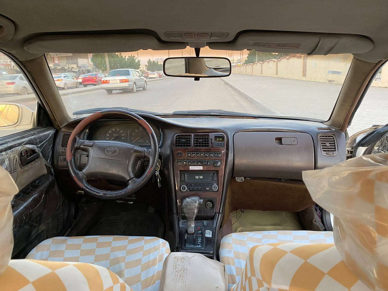 سلام عليكم للبيع فقط مارك نفخ مديل 1993
مكينه 2 ونص ديلكو حداديه جديده 
كهربائيات كله شغال تخم تاير 
سنويه لل 28 رقم نكليزي سياره جاهزه 
ع فحص مكفوله من الكص والضربه القويه  
السعر 62 وبيه مجال 
***********
