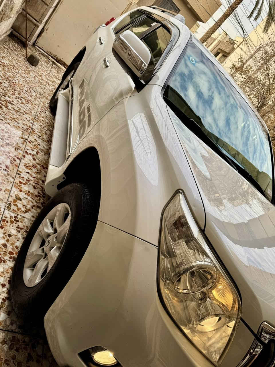 السلام عليكم برادو 2013 فول موصفات خليجي بيها فقط قبق الصندوق صبغ بدون دواخل بدون كلشي كير محرك كلة مكفول ماشية ٨٠ الف السيارة جديدة جداً موصفات بصمة داخل صاج كشنات جلد شاشة كبيرة تحكمات ستيرين دبل تانكي  وباقي الموصفات المعروفة السيارة سنوية هزة كلة جديد وجاهزة ما تحتاج اي مصرف السعر 275 وبيها مجال حك الجية المكان بغداد السيدية رقمي ***********
