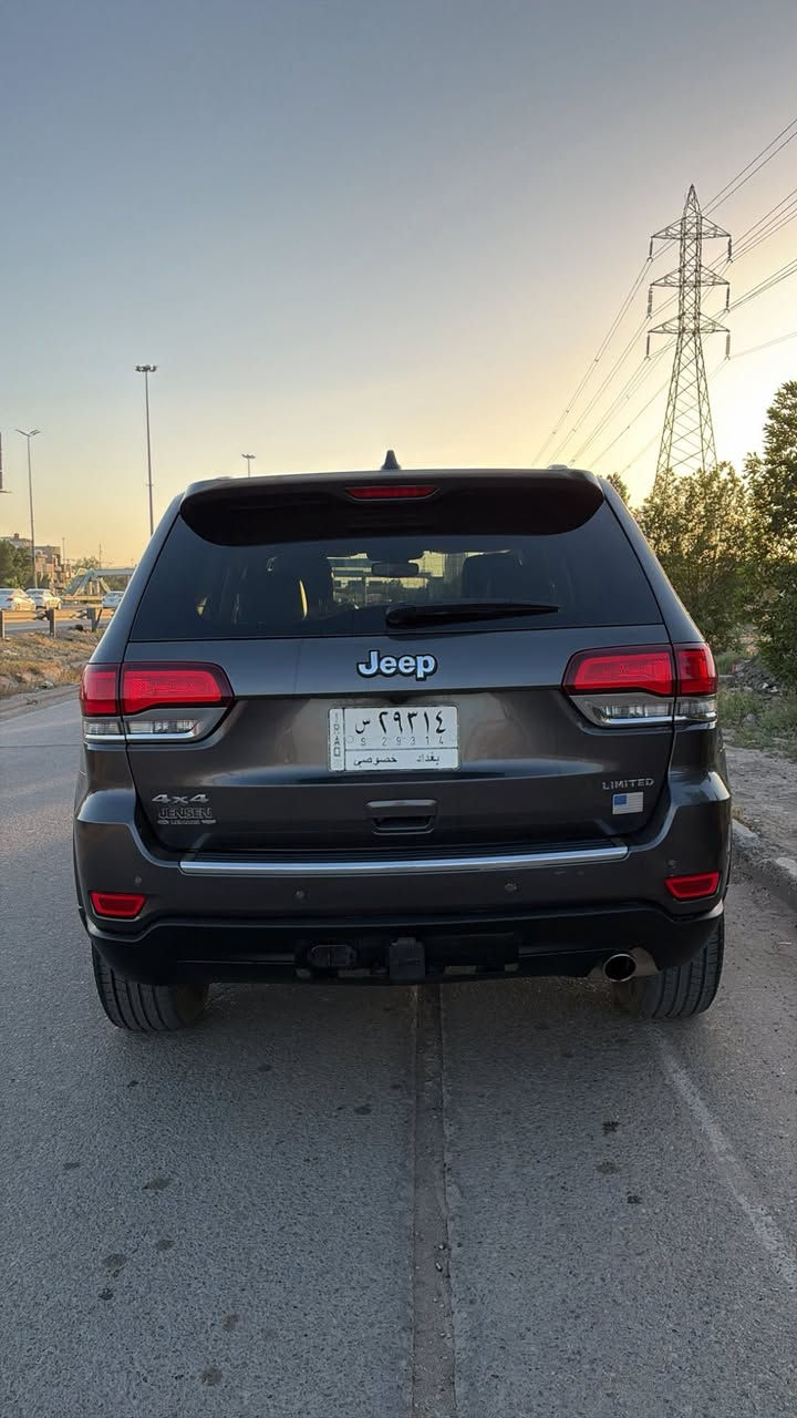 السلام عليكم جيب كراند شيروكي 2021
فول مواصفات داخل بيجي 
السيارة قطعه وحدة فقط بنيد وجاملغ بارد 
سيارة جديدة على ايدي من امريكا 
مكانها الغزالية 
***********
