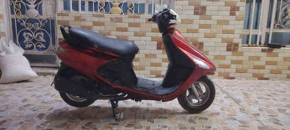 سلام عليكم دراجه للبيع حاويه سلف هندر شغال محرك ما مفتوح كفاله الدراجه لاتنقيص لا تبخير باتري جديد كلشي شغال بل دراجه سعره 550.او بيه مجال قليل  الرقم ***********
