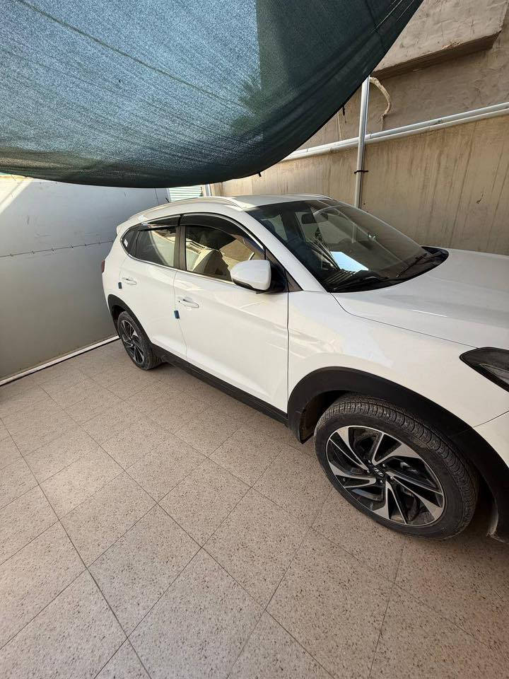 توسان موديل ( 2019 ) ماشيه 102 الف فقط
( خليجي كفاله كفاله من كلشي )
( رقم سليمانيه باسمي / فول مواصفات عدا البنوراما ) 
حاساس امامي خلفي - بصمه - شاشه - تحكمات / مري شفط - اشاير بالمري - شحن لاسلكي - تبريد قطعتين - لدات )
مكاني بابل / حله
السعر  198 وبيها مجال
اتصال فقط غير متواجد عالنت‭  
0788 795 0495‬
