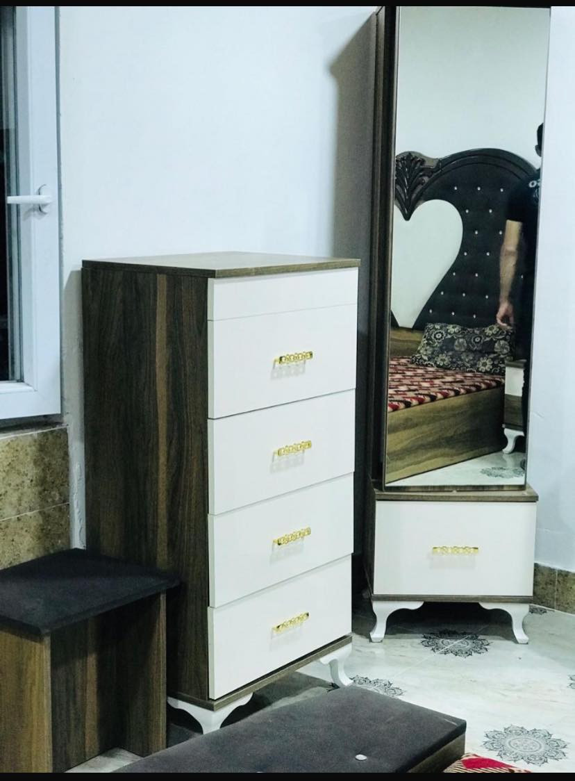 غرفة تركي ١٠قطع مستخدمه شي قليل كلش جديده ونضيفه السعر ٩٥٠ وبيها مجال مكاني الشرقاط


**إذا كنت صاحب هذا الإعلان وتريد حذفه لأي سبب، رجاءا أرسل رسالة إلى الدعم الفني**