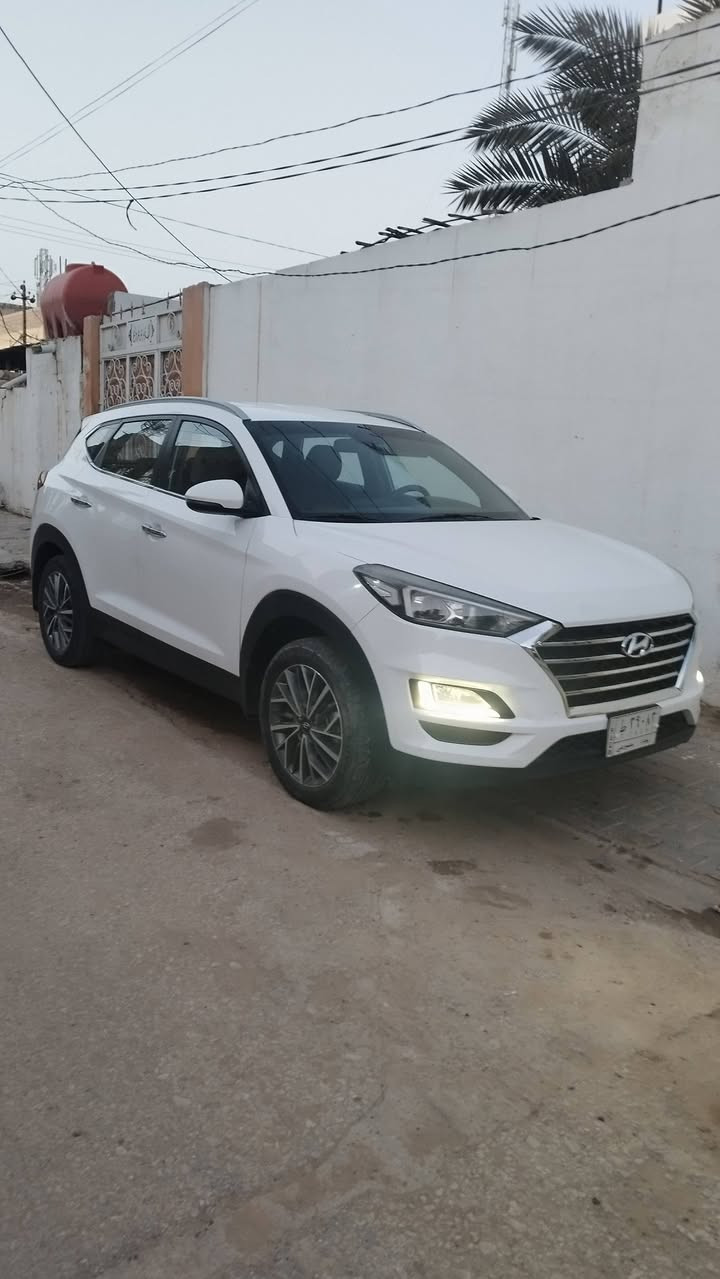 السلام عليكم موديل 20شركة الكاصد رقم بغداد بسمي مكفوله بيه ملاحظتين فقط طخة زغير بين  البابين من جهة العبري ومامصلحه وبارد خمس سنتيمات بالجنطة الباقي مكفوله ماشية 124 السعر 200 موبايل***********
