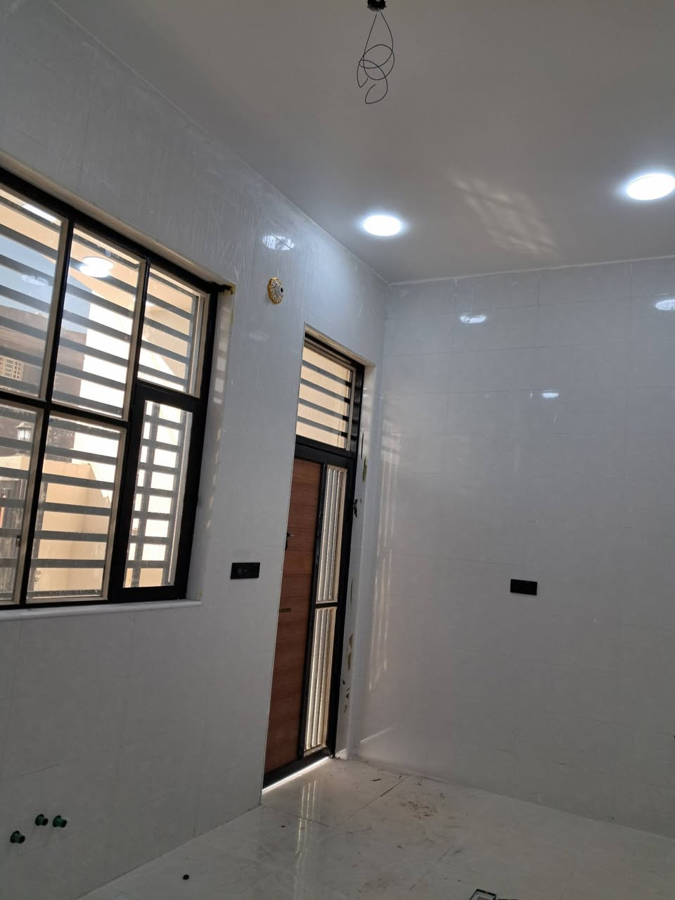 بيت البيع مساح 125عنوان حقل ثالث قرب فرن صمون تواصل على رقم ***********
