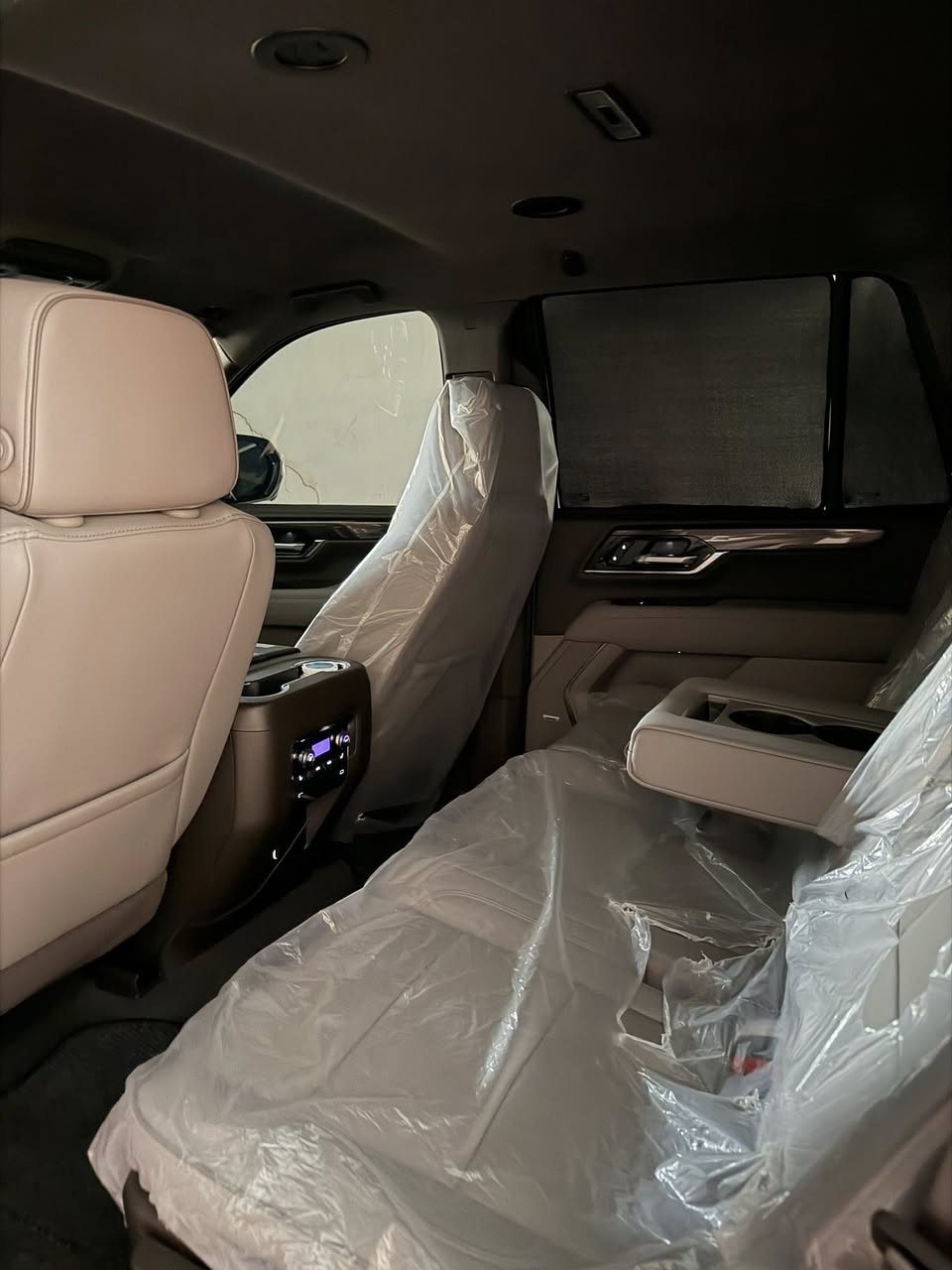 جمسي يوكن اليفيشن Alevion 2025 خليجي 

 ماشية 1500الف كم 
  كفالة عامة حتى من الشخط 
مغلفة PPF درجة اولى ضمان 10 سنين 
رقم اربيل وبية كتاب تضليل 80 بلمية سنة كاملة 
مواصفات 
ضمان وكاله المنصور 
حجم المحرك 5.3 V8 
ويل 20 
مقاعد جلد وتدفئة 
تشغيل عن بعد                     
باب خلفي كهربائي 
كراسي امامية كهربائية 
كراسي خلفية متحركة كهربائية 
ميموري خزن كرسي السائق 
حساسات أمامية وخلفية 
شاشة Apple Car play 
4 كاميرات 360  
3 قطع تبريد
مكان السيارة / بغداد الاعظمية

السعر :670 ورقة بي مجال بسيط 

رجاءا فقط الشراي يتصل وبالخدمة 

***********
