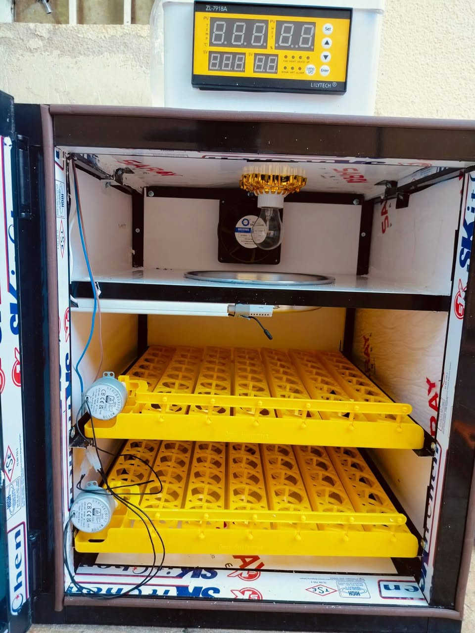 السلام عليكم 
@إشارة 
اسعار الفقاسات فول اوتوماتيك 
2000 بيضه 850الف
1500 بيضه ب750 الف
1000 بيضه ب650الف
528 بيضه ب450 الف
440 بيضه ب425الف
352 بيضه ب375الف
264 بيضه ب325
168 بيضه ب275الف
 لصناعة المفاقس 
***********
