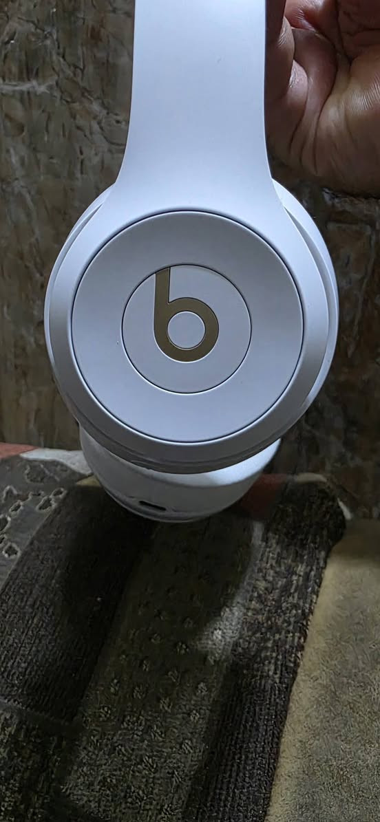 #النسخه_الاصليه_ضمان_سنه غنيه عن التعريف سماعات بيتس اوديو 4 عزل ضوضاء ذكي مع مايكروفونات داخليه شحن فائق السرعه تايب C  زمن التشغيل 40 ساعة استماع متواصل مع كونترول مخفي للتحكم بالوسائط والموسيقى سعره بالسوك ب 240 الف بس هاي لان مستعمله ٣ ايام فقط ابيعه ب 190 الف فقط #مع_الضمان جميع الملحقات الاصليه كيبل والكارتون كله متوفره عنواني بغداد 
الشراي يراسلني


**إذا كنت صاحب هذا الإعلان وتريد حذفه لأي سبب، رجاءا أرسل رسالة إلى الدعم الفني**