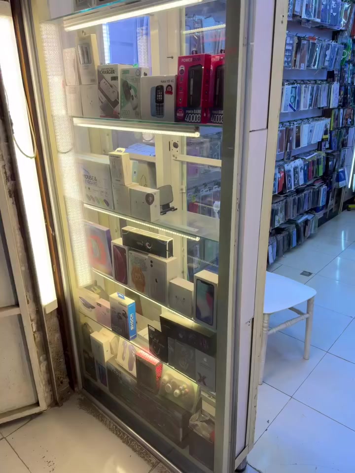 السلام عليكم ديكور محل موبايلات للبيع
كامل بدون البضاعه فقط
 ديكور 
1 عارضه مال جام 
 فاترينات تعايك 4 قطع 
ميز صيانه 
ميز كاشير 
4 رفوف مع الاستان للبيع 

مكاني البصره الجمهوريه شارع المكاتب 
*********** 

السعر مناسب 
ابيع شلعه وحده ما ابيع قطع بيعه وحده
