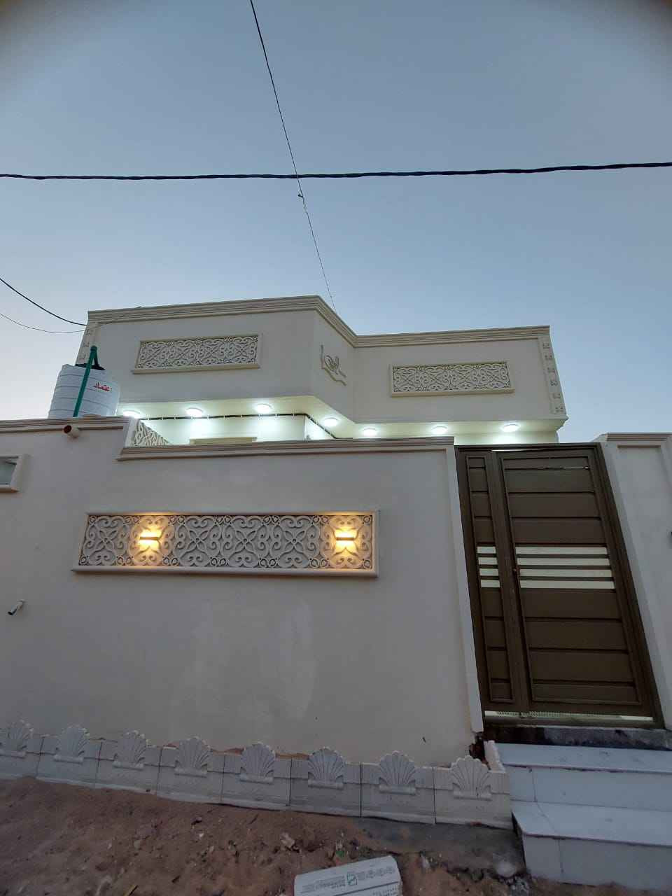 السلام عليكم بيت للبيع المساحه 100م طابو زراعي عراقي يحتوي على قرفتين وصاله ومطبخ وديوانيه وصحيات العنوان بصره أبي الخصيب طريق سيد حامد الاتصال على الرقم التالي *********** البصرة, العراق
