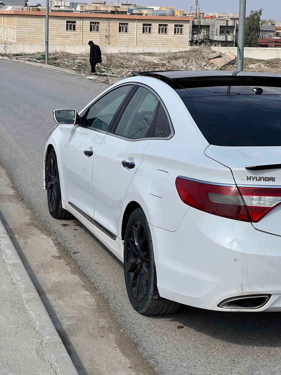 السلام عليكم سياره ازيرا موديل 2013
فول المواصفات
 رقم دولي سليمانيه
 بها صبغ جهه اليمين قطعتين وقطعه مبدله
 وجهه اليسار كما معروض بالصوره براس الجاملغ وبراس البوليد
 سياره واحد على واحد
 مكان السياره الموصل الايسر 
السعر 110 وبيها مجال وما اكطع سعر بل جهاز تجي وتددلل
***********
