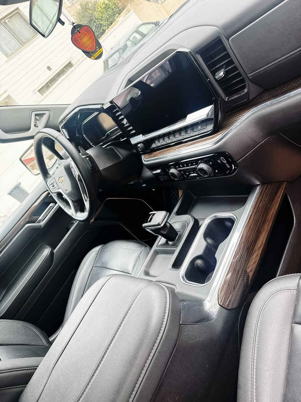 السلام عليكم من رخصة الادمن المحترم والاعضاء الكرام
سلفرادو 2024 مواصفات Z71  اصل السياره بمعنى الكلمة جديدة جدا جدا ماشيه فقط ((( 18 ))) الف يعني اخت الصفر  محرك 5300 ال 8 سلندر المرغوب طبعا فور ويل 4X4 

دشبول تاهو 

باب طويل بودي قصير المرغوب 

سياره مميزة جدا جدا 

موقع اربيل  رقم هزه فحص كله جديد مباشرة تحويل .. 

بجم كبس برغي ممفتوح ضرره جانبي 

قطعتين وشويه صبغ فقطططط

تفاصيل …

لون ازرق بحري مميز جدا جدا  

شاشات الكتروني كير طرح المرغوب

كير بالستيرن ايضا رياضي  

كشن كهرباء 

كامرات عدد 5  دواره 

شاشات الكتروني كثير من الاوبشنات 

كشنات تدفئة وتبريد وستيرن تدفئة 

رادار امامي 

نقاط عمياء جوانب

شاحن واير ليس 

شغال عن بعد بصمات ابواب وتشغيل 

مرفعة امامي ترفيع ٢ ونص انج 

الاضافات ..

دوسات بلاد .. قبغ بودي  .. ويل كب وتاير جبلي ٢٠ امريكي اصل مميز جدا جدا 

ويل مميز ايضا 

صبغ فقط جاملغ خلفي باب بدون شاصي كفالة عامة باقي السياره

ايرباك فقط برده 

السياره من كل النواحي جديدة جدا من التفاصيل 

يعني جاهزه ماتحتاج اي مصاريف 

صور امريكا مرفقة بالمنشور فقط هذه ضرره واضح بجم كبس كلبس مامفتوح بيها 

السعر … 365   ورقه مجال بسيط للشراي واتشرف بالجميع 

مكان اربيل متوفر واتساب عل نفس الرقم فديو كامل التفاصيل 

***********
