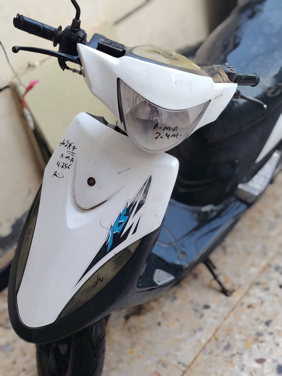 دراجة ماكس عدلة كفرات بلادية
دراجة نظيفة مكينة كفرات شوفة عينك مناقصها شي
شغل واطلع وبالعافية على الياخذها
ب٣٢٥ الف وبيها مجال بسيط
*********** مكاني بغداد كاظمية
