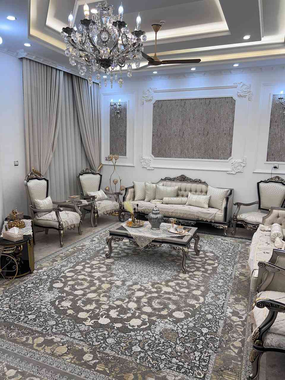 🏠 للبيع – دار سكن في التقيه الأولى

📐 المساحة: 250 متر
🏢 البناء: طابقين – بناء حديث

📍 المواصفات:   📍
• 5 غرف نوم
• ⁠صاله عدد 2
• صحيات عدد 2
• ⁠استقبال
• ⁠مطبخ
• ⁠كراج سيارة 
• تصميم حديث 

📞 📸 للاستفسار مراجعه مكتب ميثم للاستثمار العقاري / الجزائر شارع المطاعم / مقابل مخبز باب الحاره 
او الاتصال على الارقام التاليه
***********
***********
