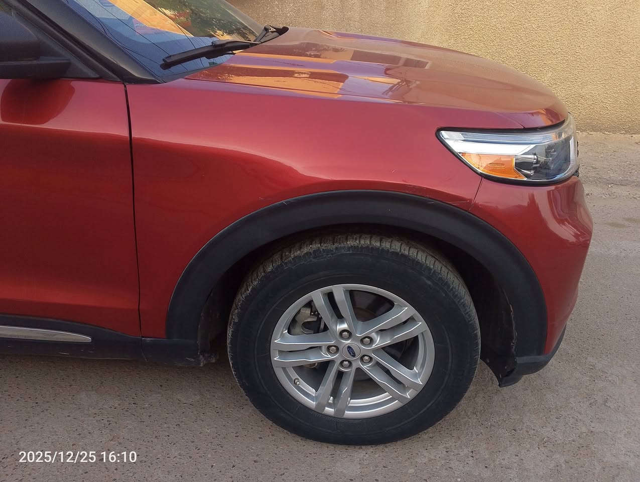 السلام عليكم .
فورد اكسبلور 22 تو ويل 4 سلندر xlt رقم بغداد الانكليزي للبيع .
داخل جلد اصفر.
رادار امامي خلفي جانبي.
كشن منفصل vip 
تشغيل عن بعد .
3 قطع تبريد مركزي.
بصمه تشغيل و بصمة ابواب لمس.
قيادة ذاتيه و كروس سرعه.
جنطه كهرباء شفط.
لغه عربيه و جام يصعد و ينزل بالبصمه.
لايت و بكلايت و بلوجكتر لد.
و بعد هواي مواصفات.
حادثها سطحي جانبي قطعتين جاملغ يمين و باب الصدر مبدلات البجم كبس .
شواصي و راديترات و غاز تبريد و مي الراديتر عالشركه بلاد.
بيها شغلات بسيطه نقص. 
للاستفسار و صور الحادث  *********** .
مكاني بغداد.
السعر 212 وبيه مجال.
اعتذر ما متواجد عالفيس.
