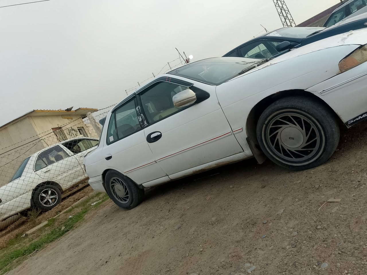 يالله سياره سيفيه للبيع موديل ١٩٩٤ كير ومحرك وحداديه مكفولة رقم بغداد الماني سنويه صاقطه السعر ٣٥ مكان السياره الضلوعيه مكلف بنشر ***********
