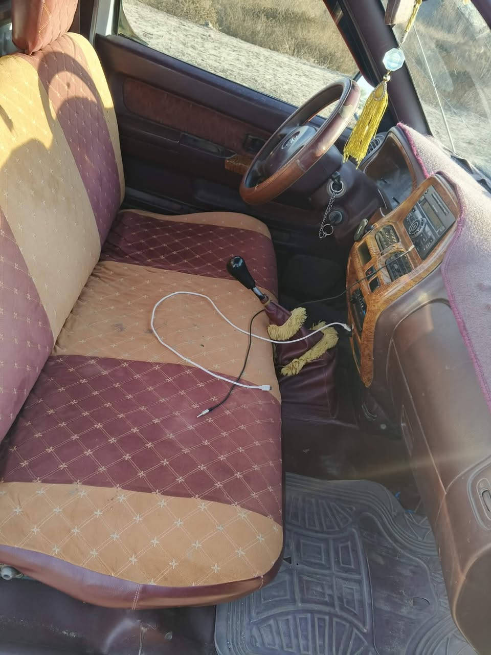 السلام عليكم البيع نيسان موديل 2013سياره مكفوله كفاله عامه ما عذا جاملق الخلفي به صبق لباقي مكفول رقم نبار نكليزي بسمي شخسين سعره 1005مكان سياره النبار لصكلاويه رقم صاحب سياره ***********
