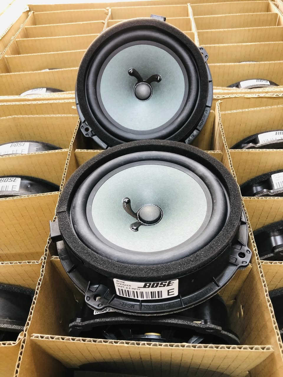 اتوفر سماعات BOSE

  حجم 6 انج.  يرهم جميع أنواع سيارات 

 صوت وبيز 🔥🔊🔊🔊

سعر زوج  20 الف 

توصيل كل المحافظات 
***********
***********
موصل /حي فلسطين مقابل افران العوائل
