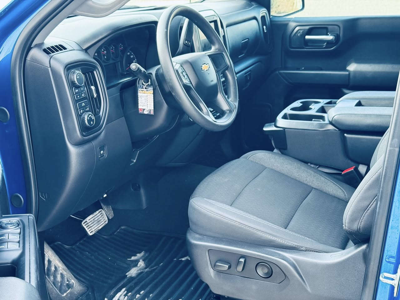 سلفرادۆ مودیل ٢٠٢٤ مکان سلیمانیە سعر ٢٦٨
***********
