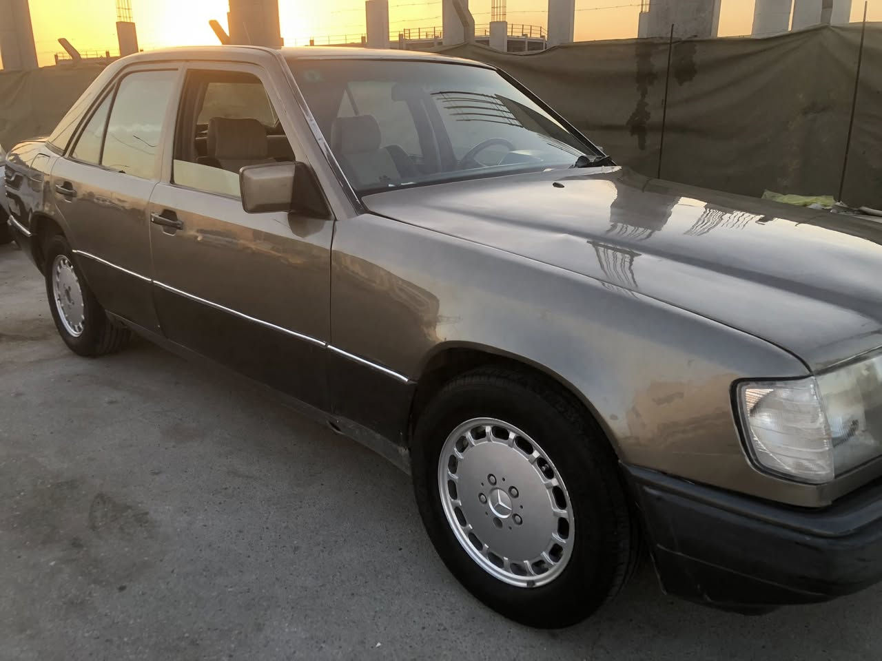 مارسيدس دب مديل 1989
السعر 45 بيها مجال بسيط
سياره كير محرك ففتي مجول 
كهربائيات جاهزه بدي نضيف قواعد نضاف لاخياس لاتعمير دواخل نضيفه رقم انبار نكليزي راعيها الشرعي بل ناصرية هزة جديده مداور بل ناصريه 
مكان السيارة ناصريه مركز 
لاستفسار ***********
