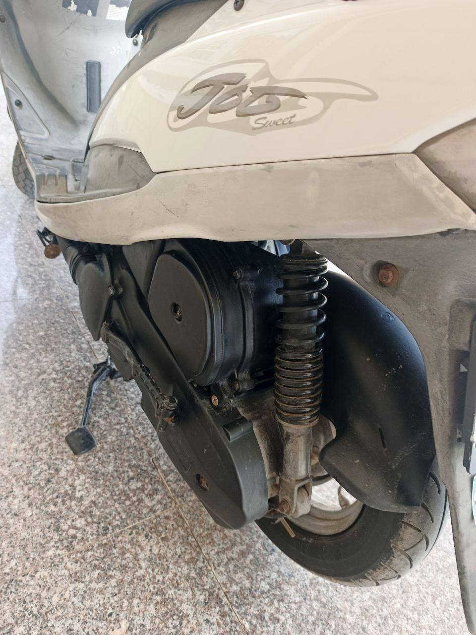 السلام عليكم 
السعر700وبيه مجال للشراي 
ماكس منغولي 
مكينه بلادية مامفتوحة شرط
مكينه نشطة شلعة ومعدل
سلف بلادي
كابريته
لادخان ولاتنقيص مكينه خرسه 
كيج بانزين وسرعة 
قفل ستيرن وجنطة شغال
دراجة حلوه ونضيفه مثل مموضح بلصور 
كفرات بلاديه موجوده 
اي استفسار الاتصال ع رقم ***********
مكاني بابل المسيب
