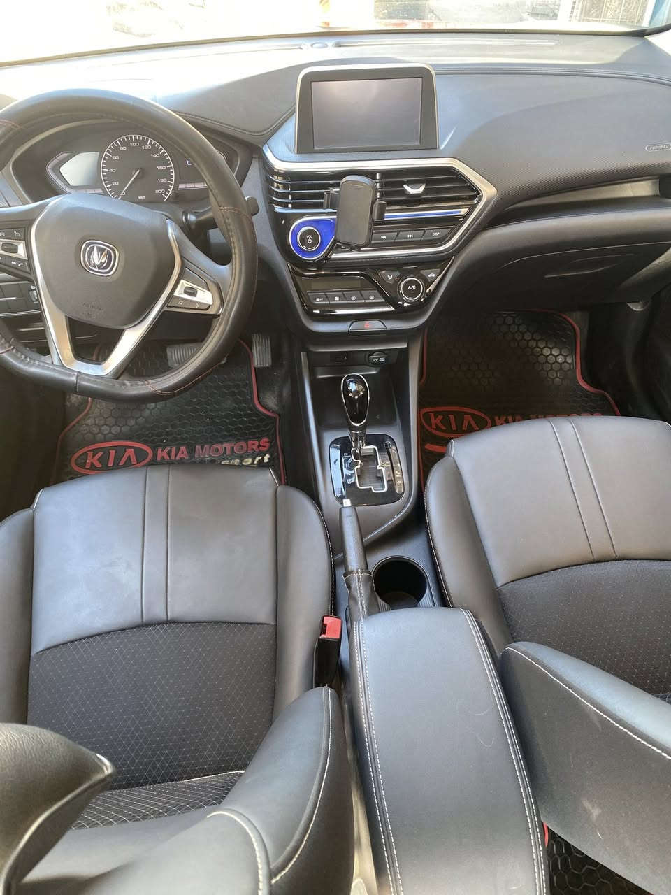 سلام عليكم شانجان L7مديل 2025ماشيه 10الف سياره حلوه مكينه كير تبريد كهربائيات خير من الله 
بيه بارد بلباب بسيط
سعر 103 مجال 
***********
