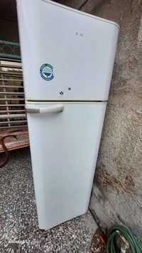 ثلاجه البيع ١٤ قدم فستل بلادي  البيع سعر ٧٥ ٠٧٧٠٦٤٧٧٧٤٣