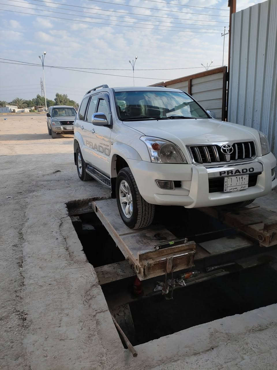 سلام عليكم ورحمه الله للبيع تيوتا برادو2009سياره مكفوله عده دعاميات مصبوغه نضافته 85%تخم تاير حداديه تبريد دواخل كلش جدد كشنات بلاد فول نضافه لايت زنون تبريد 3قطع مشي ومعدل خير من الله دهن كله شركه تيوتا الاصلي مكينه وكير مكفولات بيه فقط خربطه بطوافه البانزين رقم ذي قار تحويل سعر 185رقمي***********
