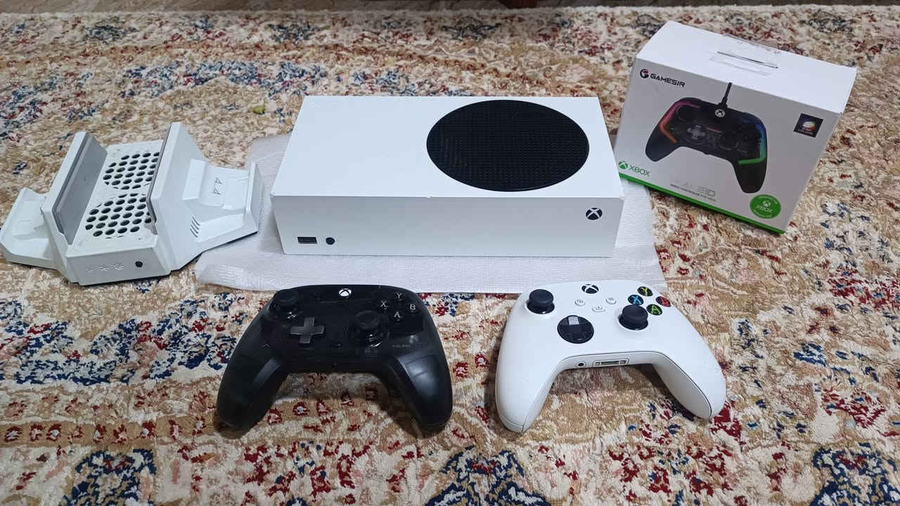 للبيع اكس بوكس سير يس اس نضيف مابي عيب ممفتوح انتاج 22 ويا يدة ثانية درجى اولاى وبي العاب مملوكة هواي فقط بي ملاحضة بسيطة اليدة البيضة بيه عطل بصيط تتصلح ب 5 فقط وجهاز نضيف كلش سعره 335 للأتصال ***********
