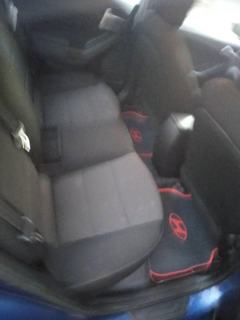 سلام عليكم 
فورتي 2018امريكيه بيهه قطعتين بنيد وباب خلفي والباقي ليبل واحد وبيه داخل العراق طخه بالصندون كفاله مكينه وكير مامفتوحات بدون دواخل وايرباك السياره نظيفه تجي وتشوف مكاني بغداد حي الجهاد السعر ١٢٠وبيه مجال 
***********
