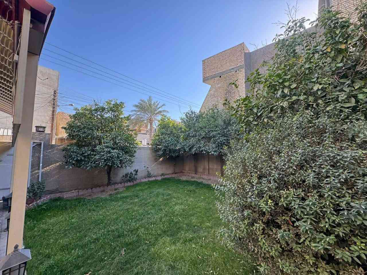 عل بركه الله
السلام عليكم 
دار للبيع كلاسك بناء 1990
المساحه 300متر بسعر قطعه ارض

الواجهه 12متر 

النزال 25 متر 

العنوان:-شهداء البياع/دور الضباط /قرب شارع المضخه الثاني 

يحتوي الدار على سكنيه :-  گراج + حديقه /

غرف نوم عدد 3/ حمامات 2/مطابخ 2/هول داخلي/مناور/

واجهه مرمر /موقع ممتاز/مربع سكني هادء /#طابوصرف

للاستفسار الأتصال 
***********
***********
يتوفر واتساب ✳️
