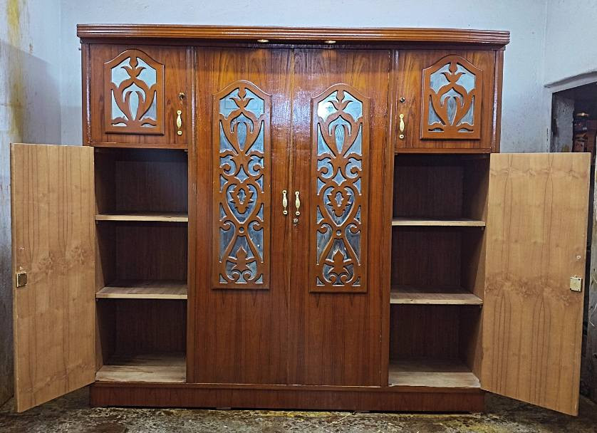 كنتور أربع ابواب ملحق داخل وخارج صاج مستخدم *********** 
يوجد توصيل ب أجرة
