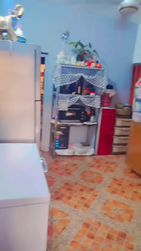 السلام عليكم بيت للبيع مساحه ١٠٠متر طابق واحد متوفره جميع الخدمات مي كهرباء سحب تبليط يحتوي البيت على غرفه استقبال مطبخ صحيات خارجيه وداخليه طابو زراعي سند ٢٥ عنوان جسر ديالى القديم العريفيه قرب شير وفرهاد سعره ٣٨وبيه مجال


**إذا كنت صاحب هذا الإعلان وتريد حذفه لأي سبب، رجاءا أرسل رسالة إلى الدعم الفني**