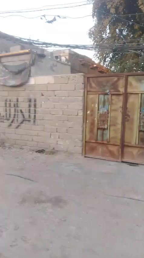 بيت تجاوز للبيع نهايه شارع العياده ثالث بيت عن الشارع يتكون من ديوانيه وغرفه ومطبخ وصحيات وطارمه كبيره سعر 12 مليون للتواصل اتصل على رقم ***********
