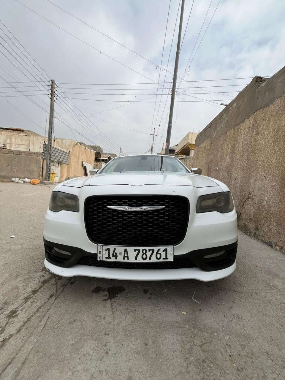 السلام عليكم اوباما ١٦ معلايه ٢٠. سكلايزر  300c. حادث موجود ب الصورا و السونار موجود السياره فول اخر فه السياره جديده كلش و مال بيت ما متعوبا  السعر ١٨٠. مكان البصره.   انه مكلف ب النشر  ***********
