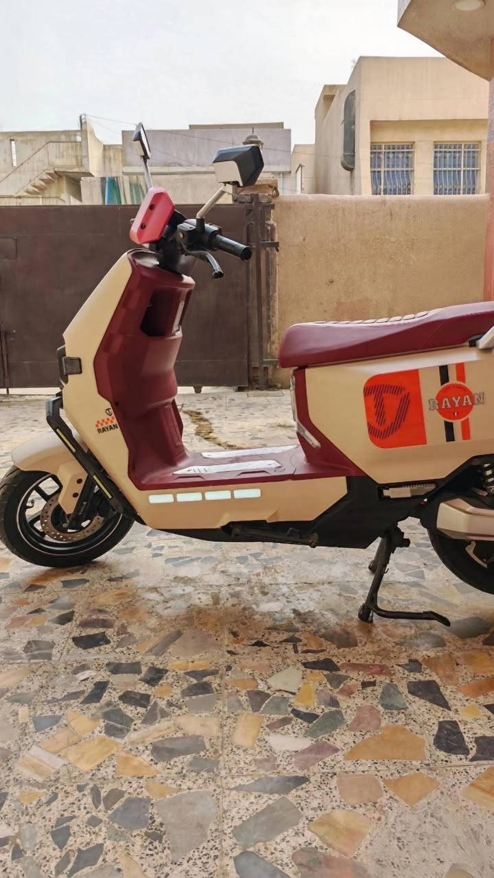 السلام عليكم
دراجة الريان وحش كون vip لون مميز 🔥
اخو جديده لوك ماشيه 20 كيلو متر 
2 بصمات + سويج
شاشة تاب  تعرض الاعطال ان وجدت
الملف 2000w نحاااس⚡
بطاريه 6 مسطره 38 امبير - 72 ڤولت 🔋
بيه نظام pps عند ضغط بريك ترجع شحن للبطاريه 
دبلات هيدروليك ناعمه 
بريكات دسكات امامي  وخلفي 
ثلاث نمر سرعه حقيقي 75 كيلو متر وبيه خاصيه بك
تشغيل عن بعد بصمه + انذار من سرقه
تقطع مسافه 70 كيلو متر
لد نهاري ولد ليلي ولايت عالي نصاي ورماش ومع دبل اشاره ايضاً  مكان تخزين واسع جدا
للبيع او مراوس بموصفات اعلى 
سعر 950 الف قفل 
مكان بغداد 
*********** واتس اب
