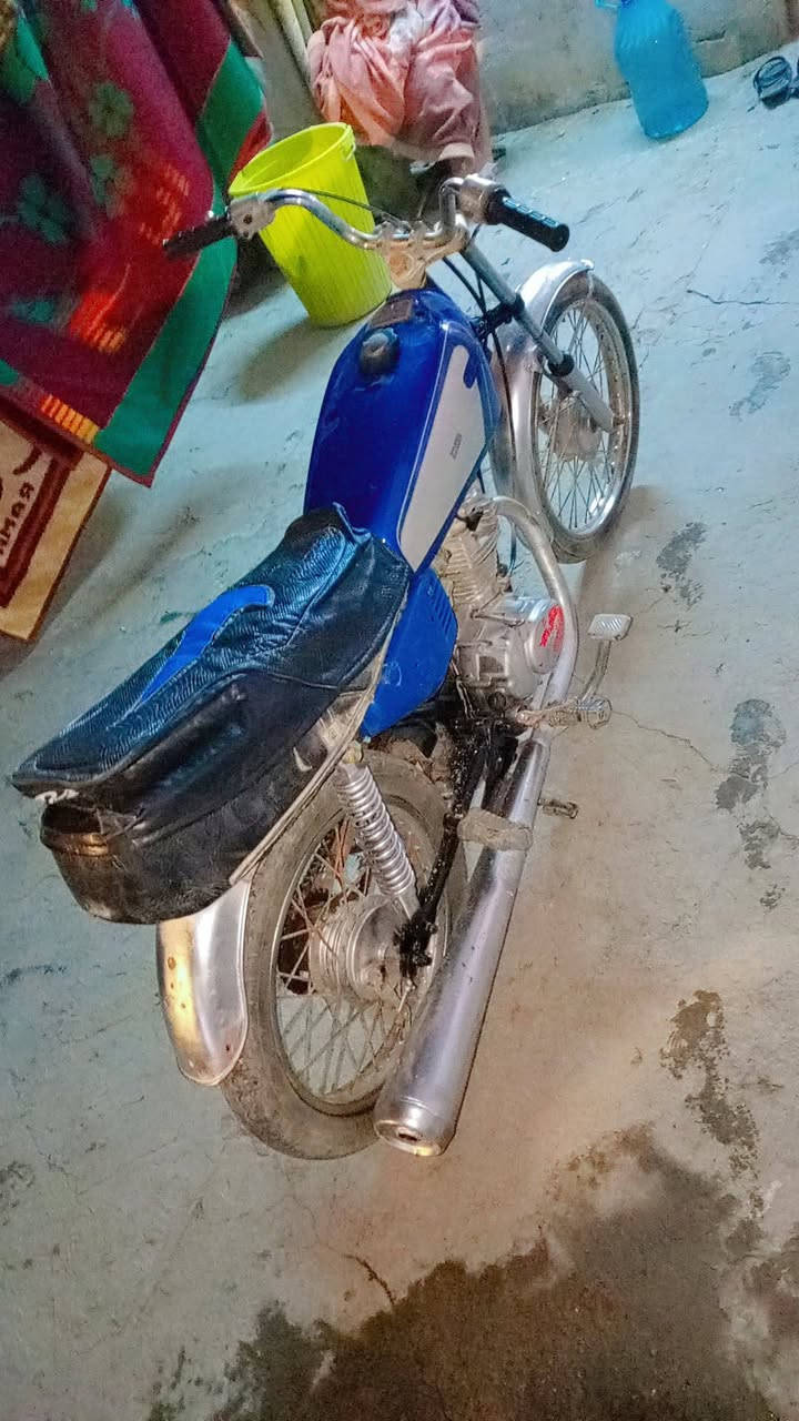 دراجه ايران مكينه نامه شلامجه  لبيع  سعر 250وبيه مجال حك جيه ***********مكان بصره معقل
