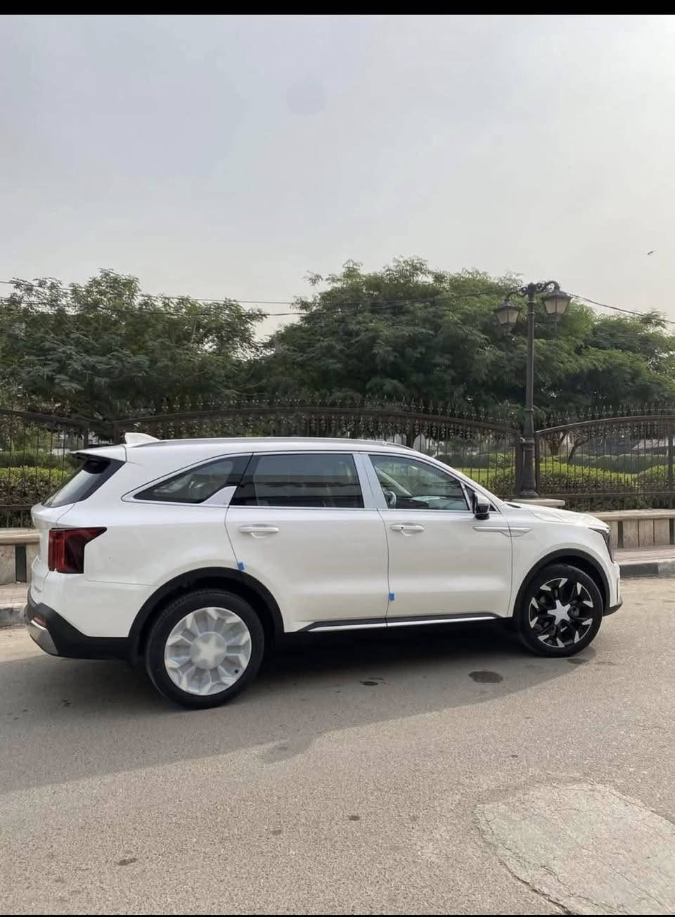 السلام عليكم
سياره للبيع كيا سورنتو موديل2025 السيارة خليجيه مكفوله كفاله عامه من الضربه والصبغ  السياره خاضعه لضمان الشركه الدولية … 

رقم بغداد الدولي الجديد … السياره ماشيه 9 الف 

السياره فول سته سلندر V6 

المواصفات: 

بصمه 

دخول ذكي

تشغيل عن بعد 

سايد بريك دكمه 

ويل 20 

كشنين كهرباء 

كير ماوس 

تحكم استيرن جهتين 

شاشه متصله 

تبريد بيانو  

3 قطع تبريد

كاميرا عدد2 اماميه خلفيه 

باب الخلفي كهرباء 

مري شفط 

درايف مود 

اوتو هولد 

مانع منحدرات 

مانع تزلج 

حساسات اماميه خلفيه اصليه 

مكاني بغداد الزعفرانيه لاتصال ***********
