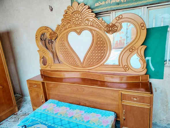 غرفة اخشاب صاج 5 بيبان نظيفة ب 500 ألف *********** العمارة حي العسكري قرب مدرسة المربد
